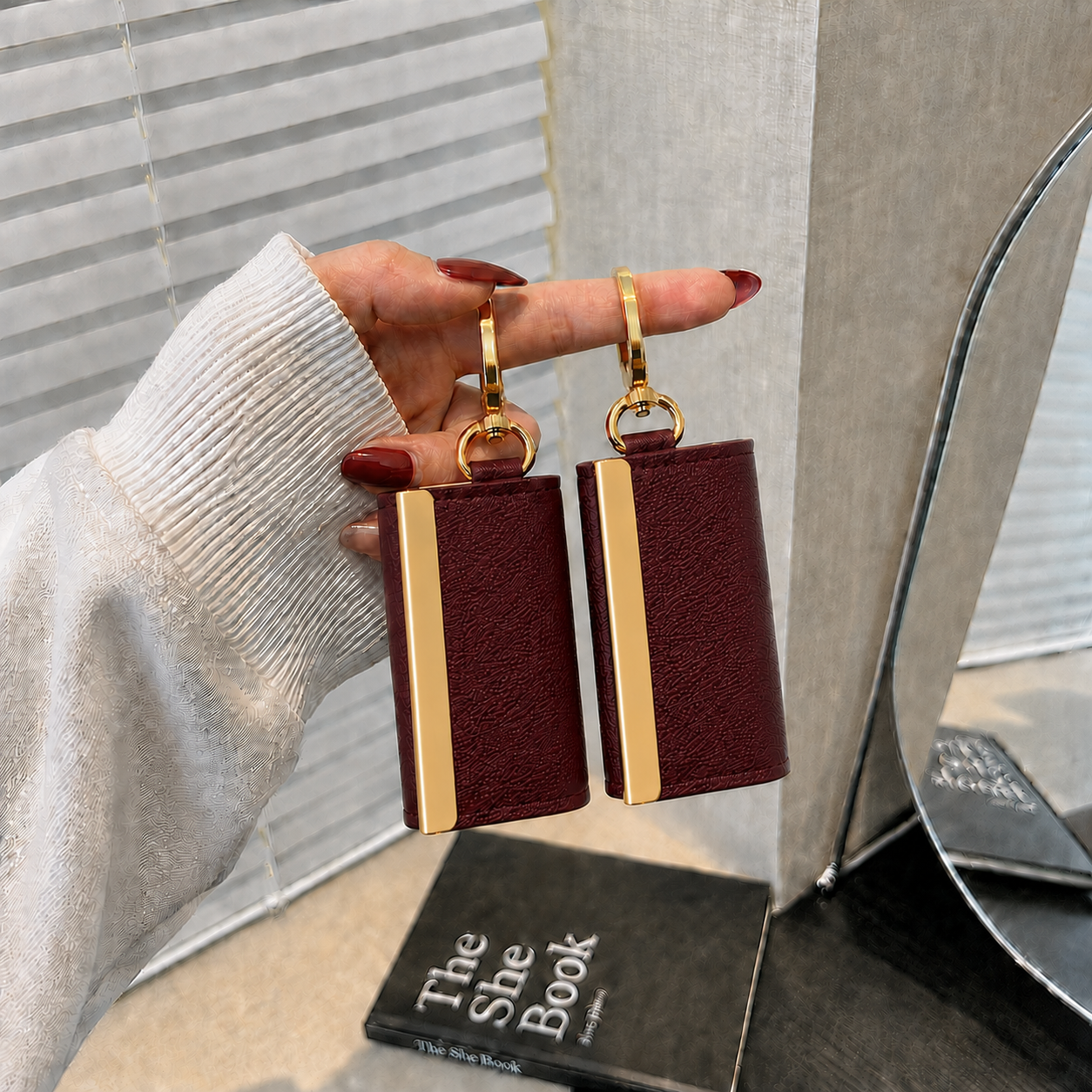Compact Everyday Tote Bag with Roll-Up Storage Design