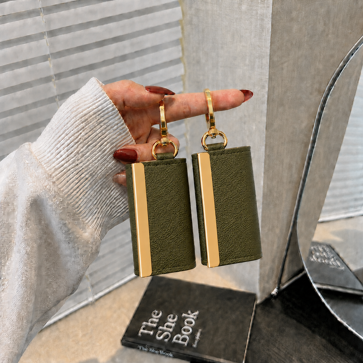 Compact Everyday Tote Bag with Roll-Up Storage Design