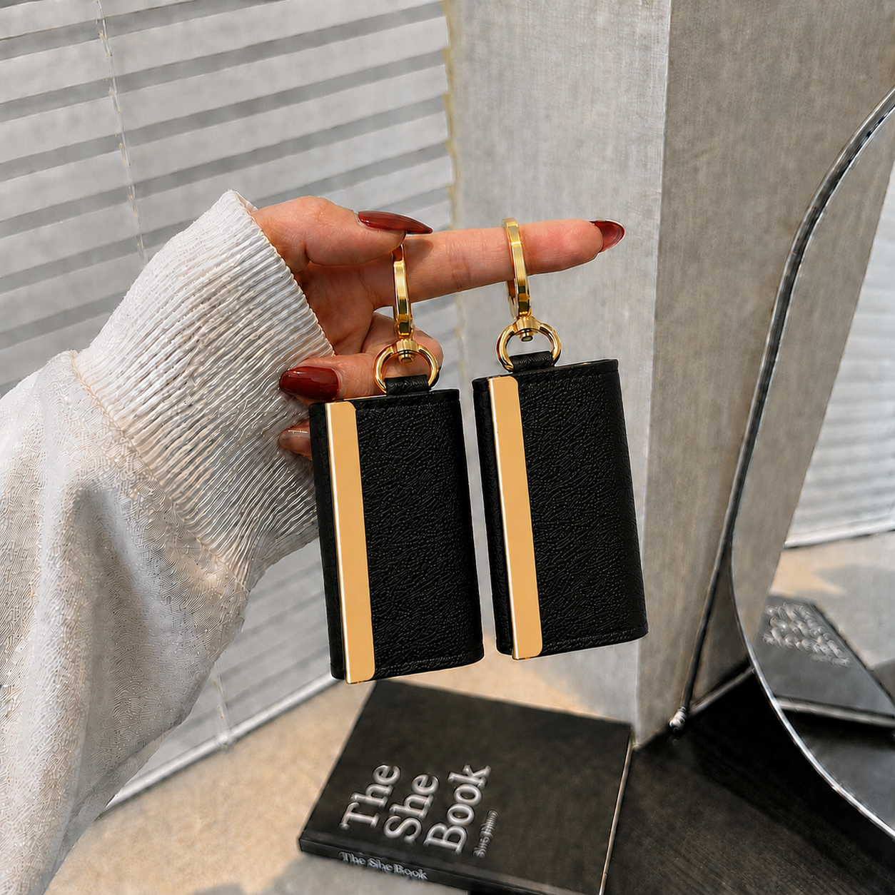 Compact Everyday Tote Bag with Roll-Up Storage Design